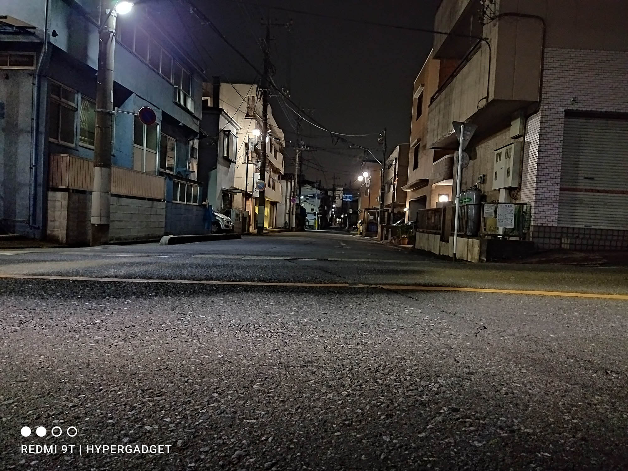 Xiaomi Redmi 9Tの夜景モードで撮影した町並みの写真