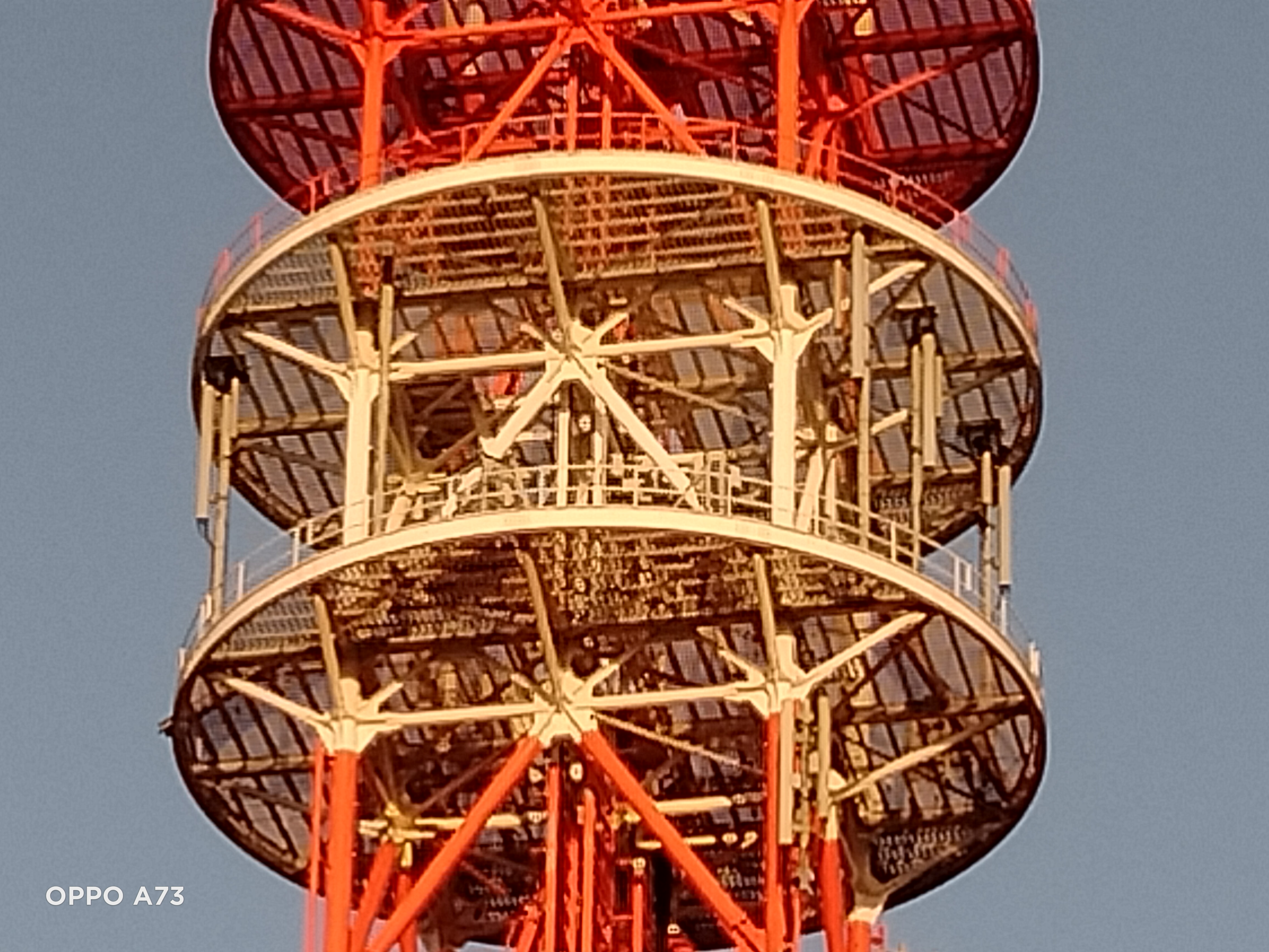 OPPO A73のデジタルズーム8倍で撮影した電波塔の画像