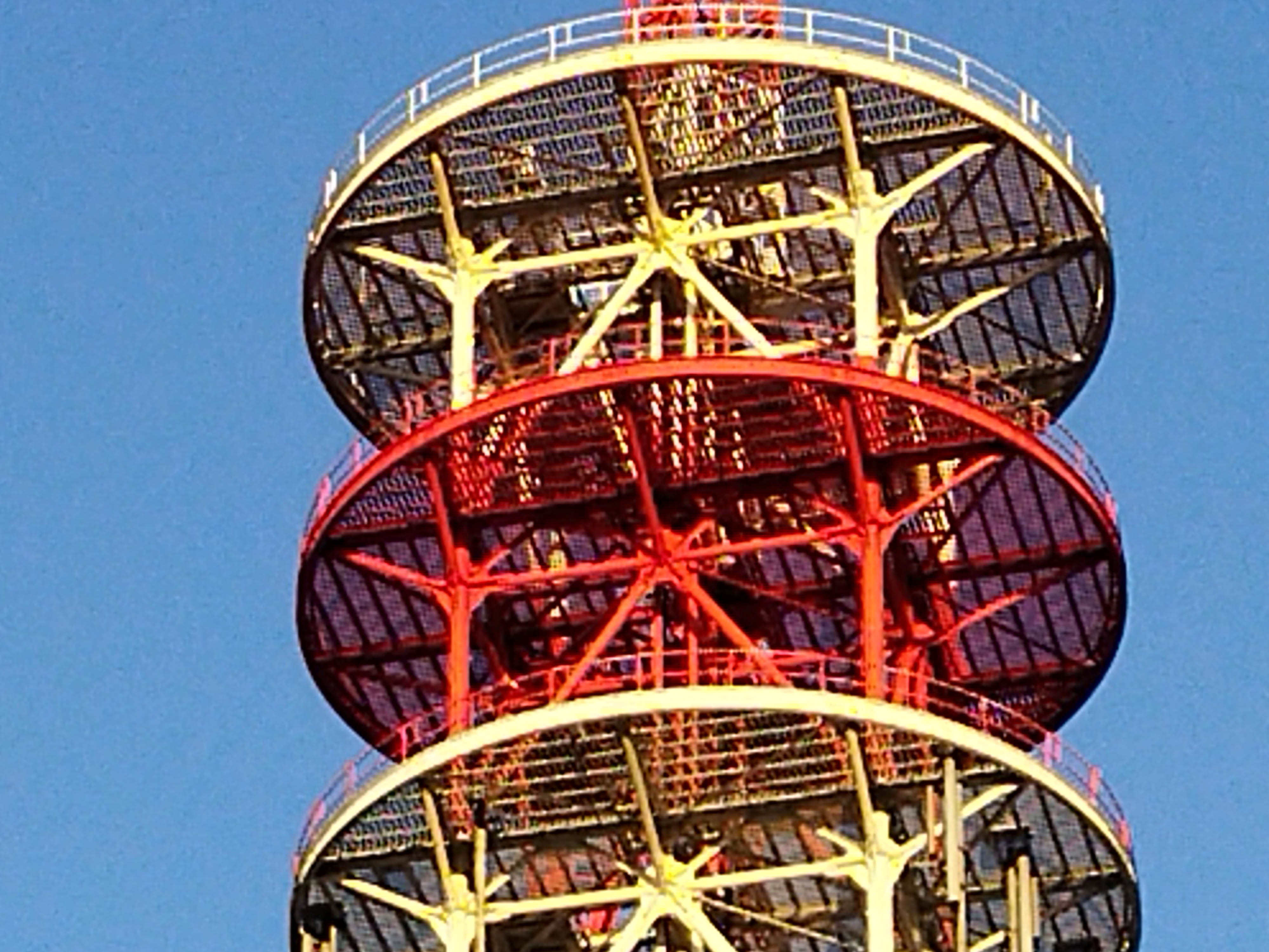 Xiaomi Redmi 9Tの4800万画素で撮影した電波塔の画像をトリミング