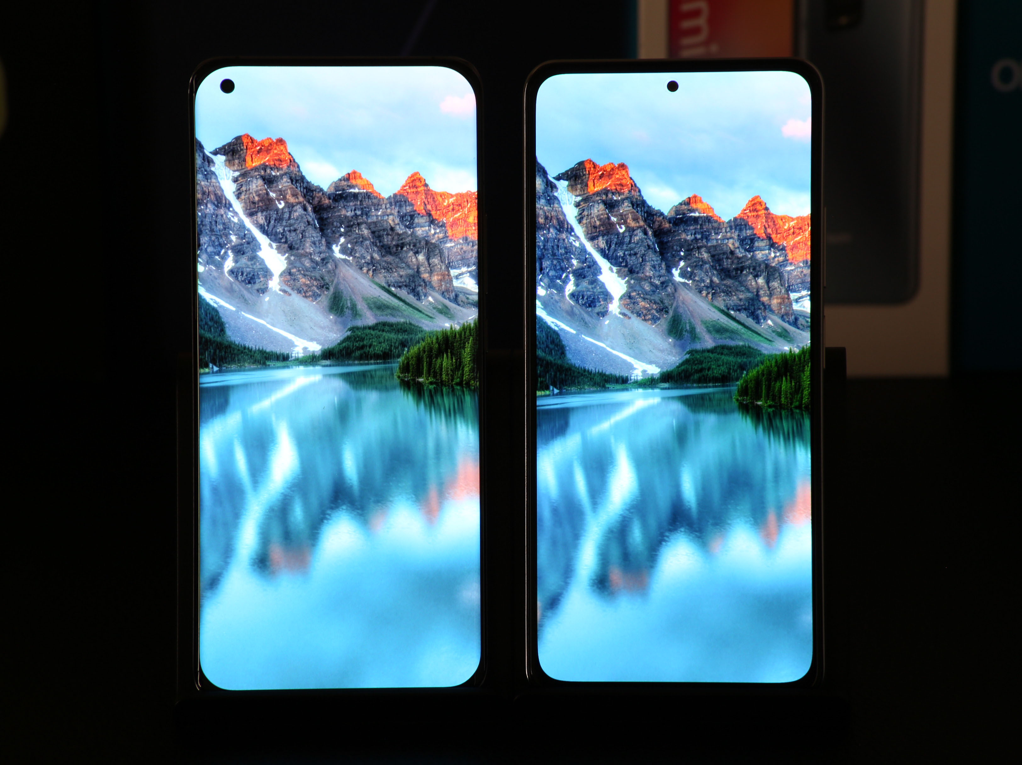 POCO F3とXiaomi Mi 11のディスプレイ比較2