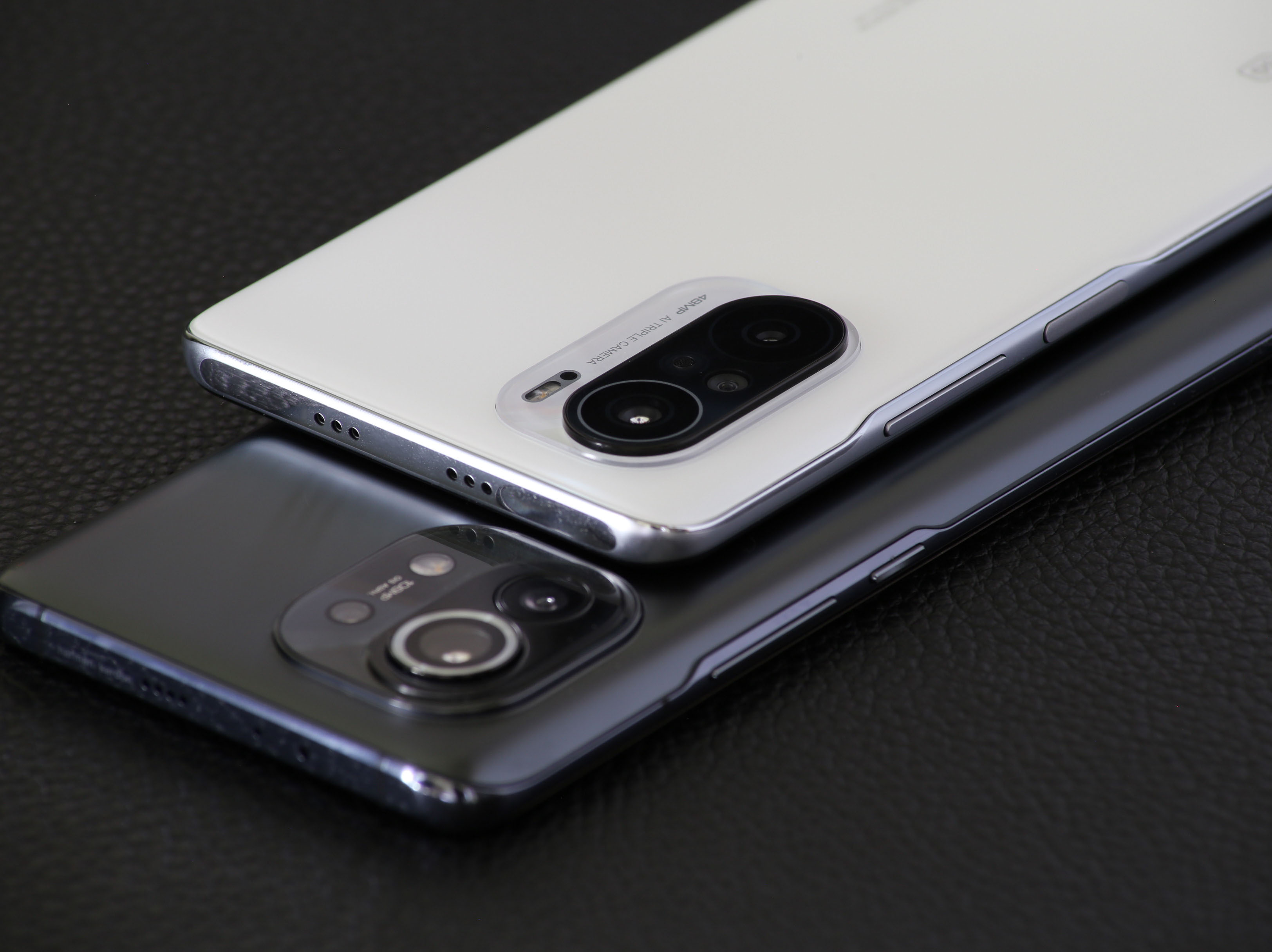 POCO F3とMi 11の質感を比較