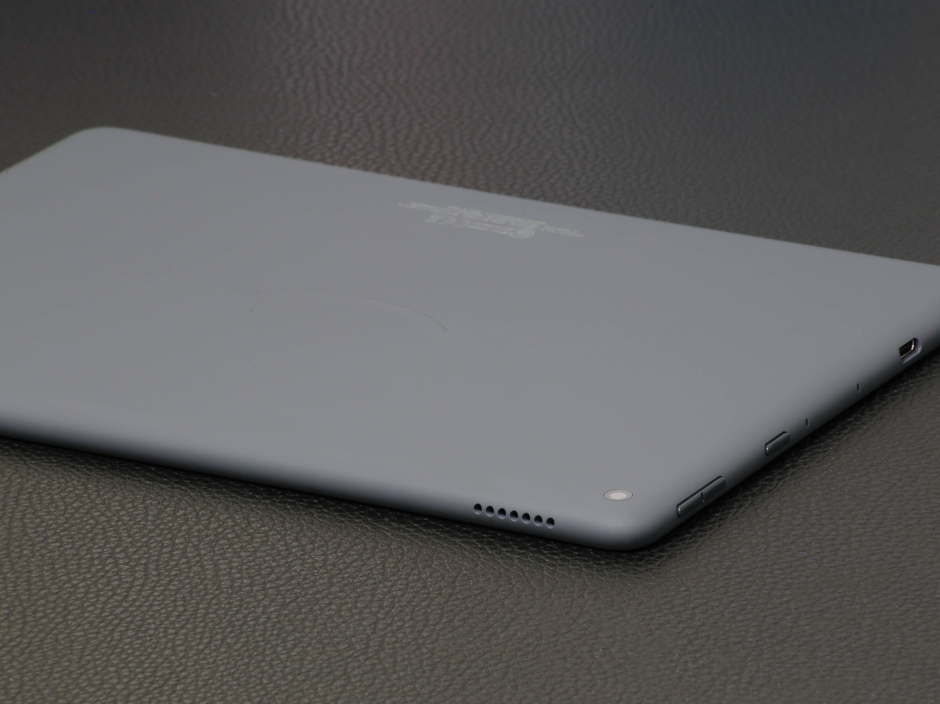 Fire HD 10 Plusのステレオスピーカー