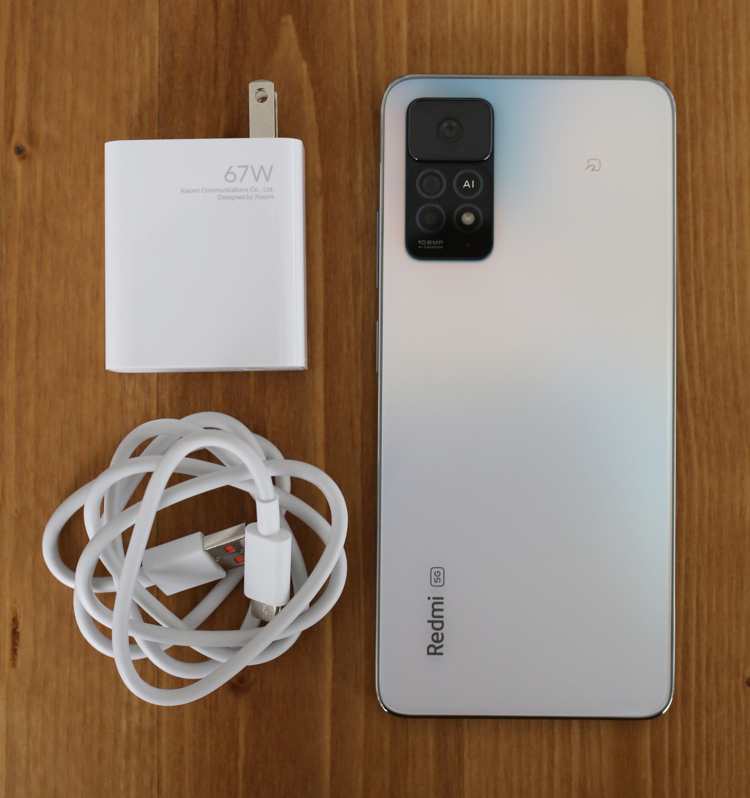 Redmi Note 11 Pro 5Gは67W充電器とUSBケーブルが付属