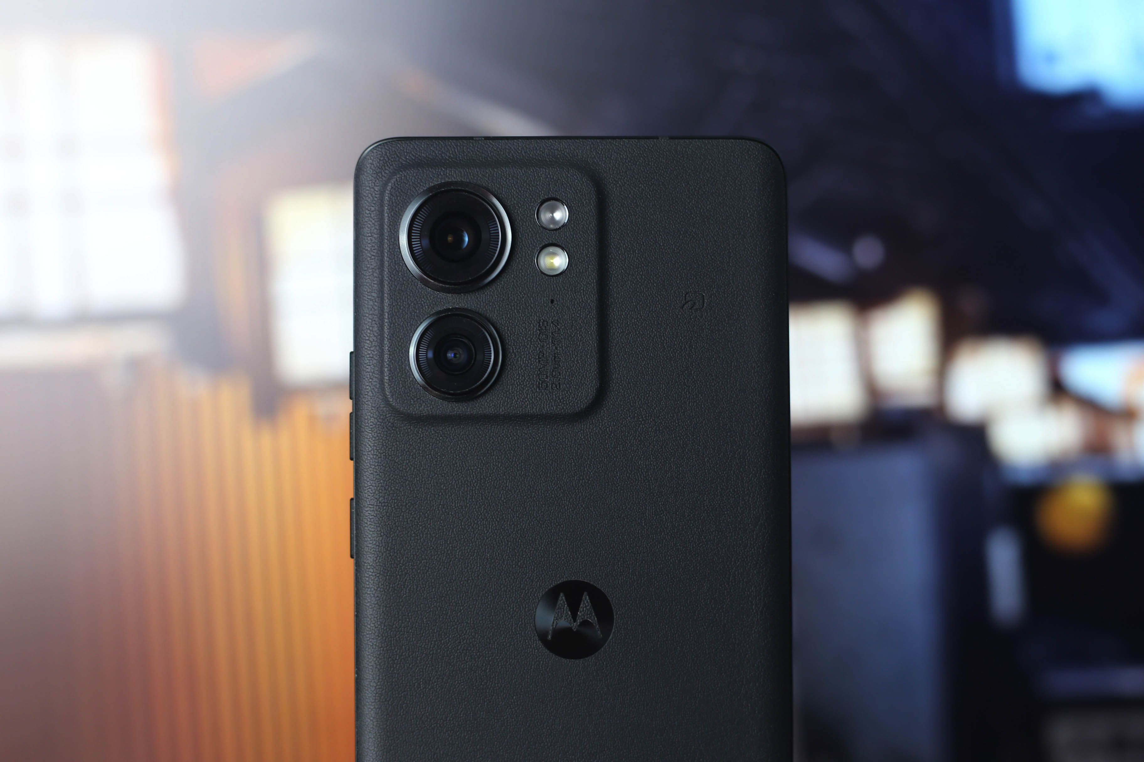 低照度カメラ画質が大幅に向上したMotorola edge 20