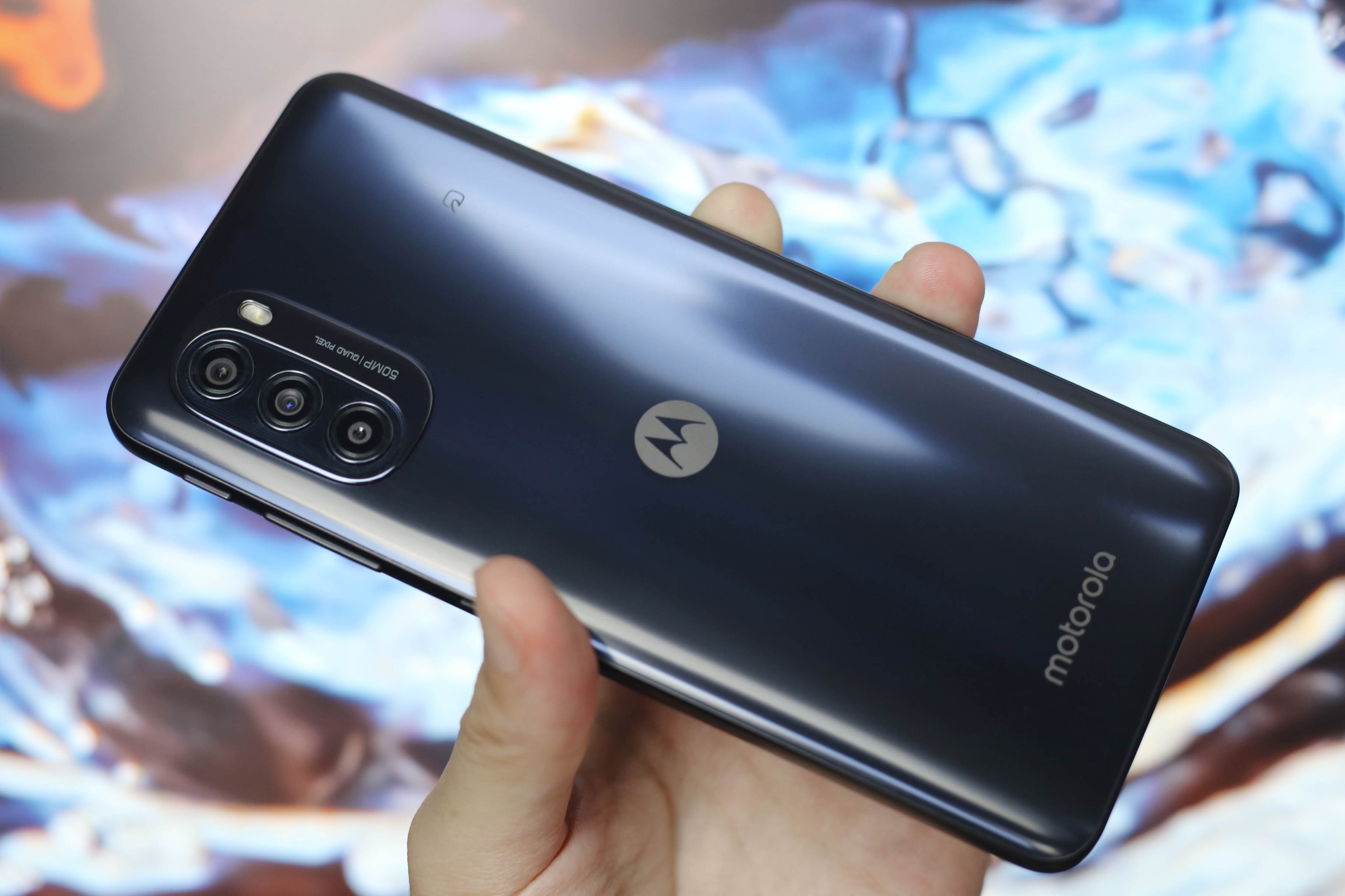 直販価格は千円程度の違い。しかし実売価格は大きく異なるMotorola moto g52j 5Gとmoto g52j II