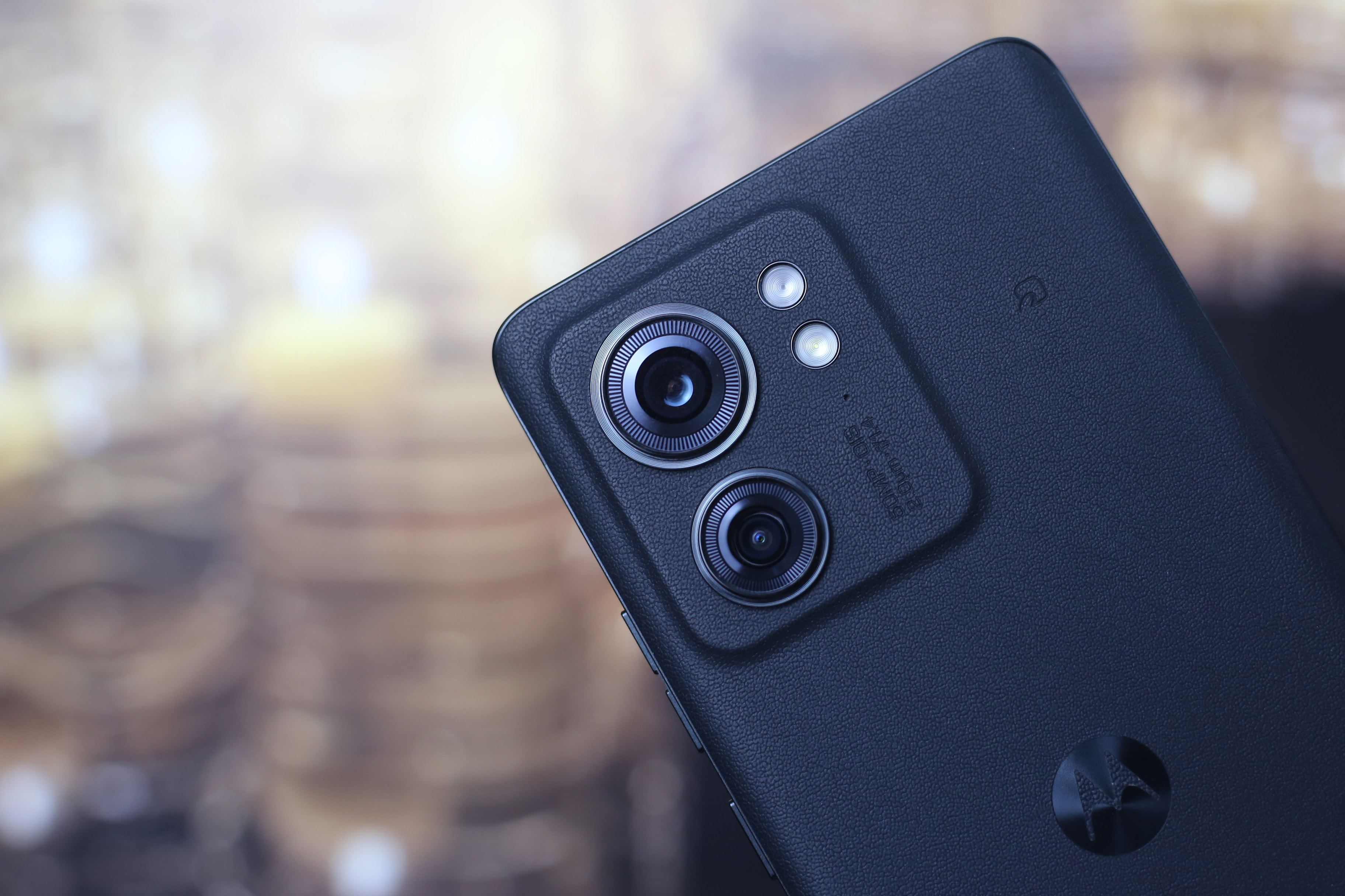 薄くて軽い高性能スマホMotorola edge 40はカメラ画質も優秀