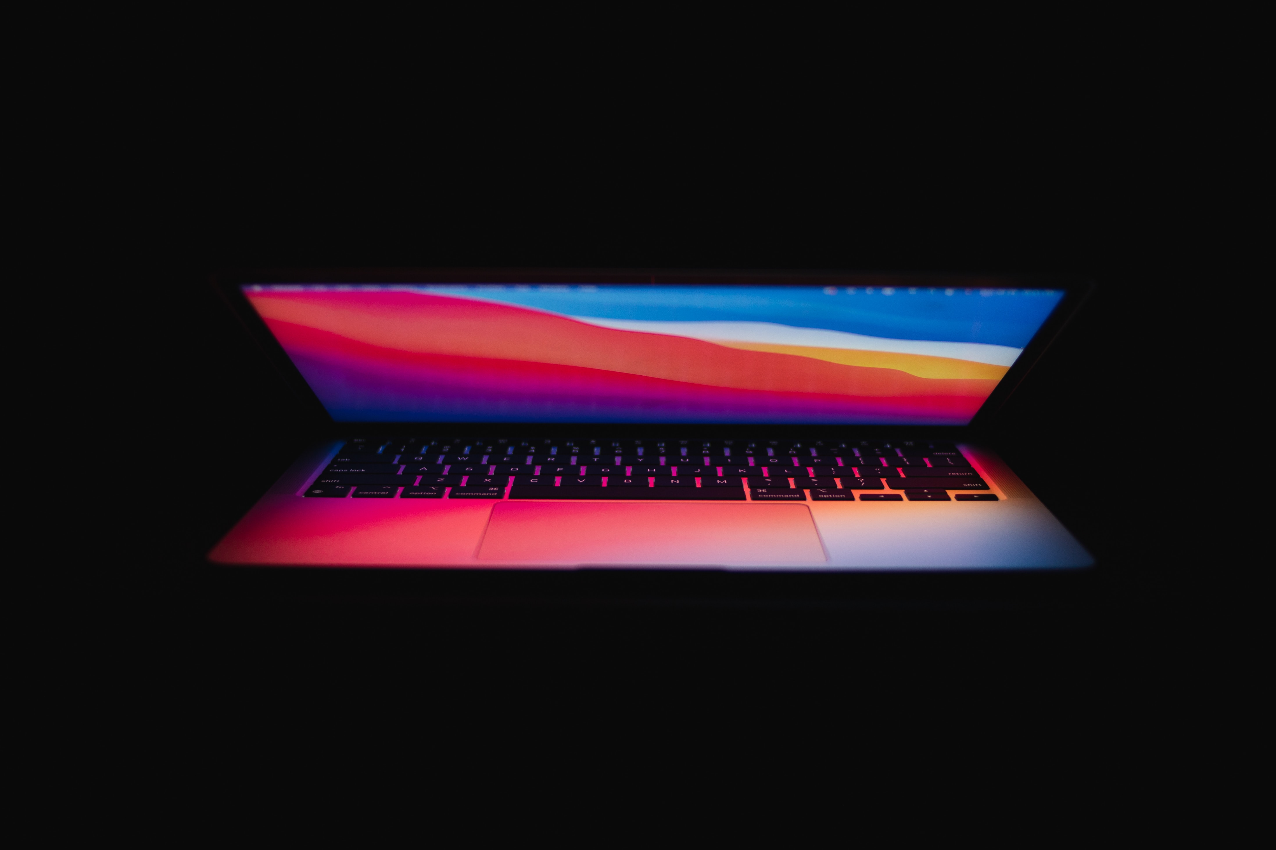 薄くて軽いだけじゃない！旅のお供に最適なMacBook Air