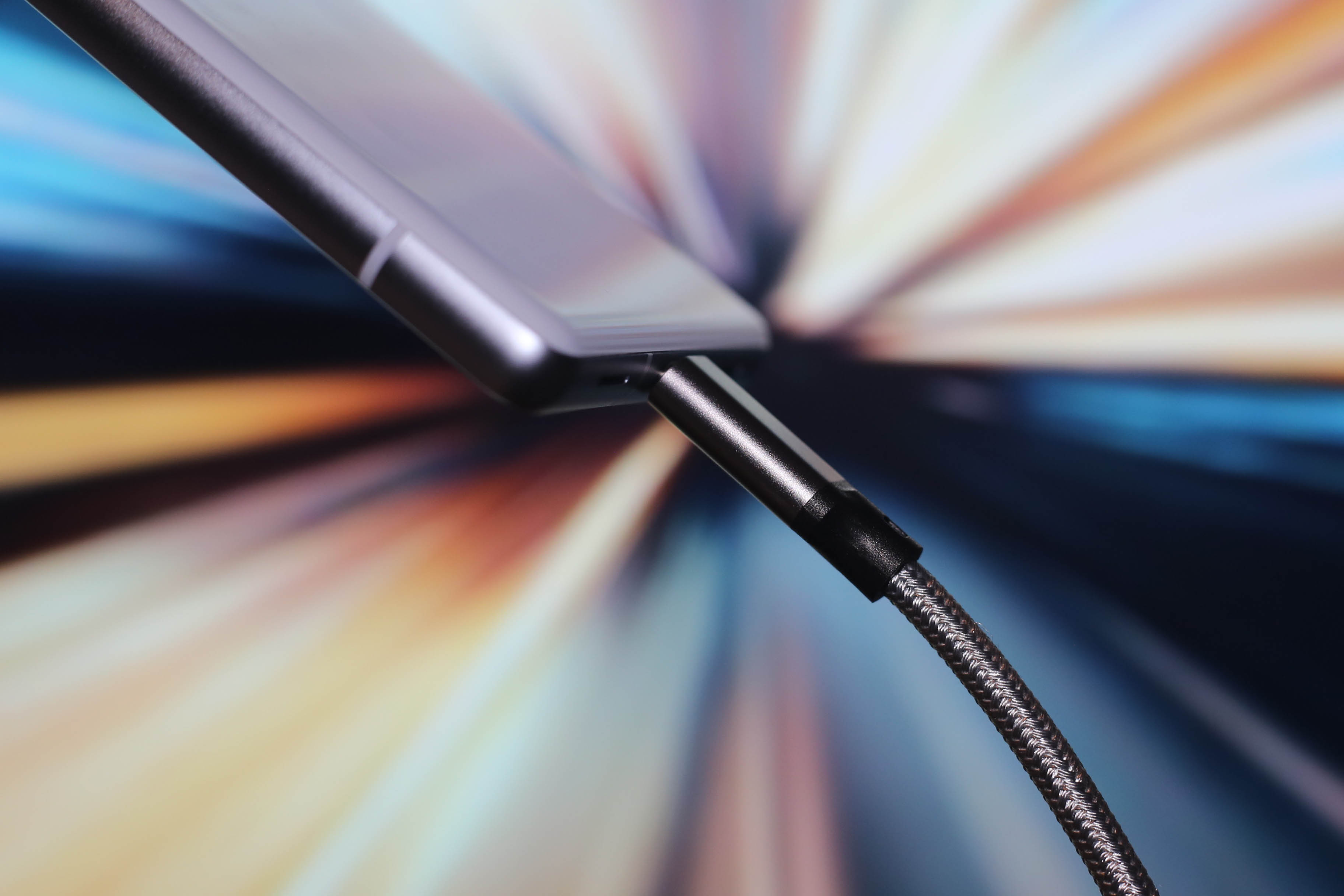 6万円台のPixel 7aはiPhone 15並みにUSBデータ転送速度が遅いのか検証