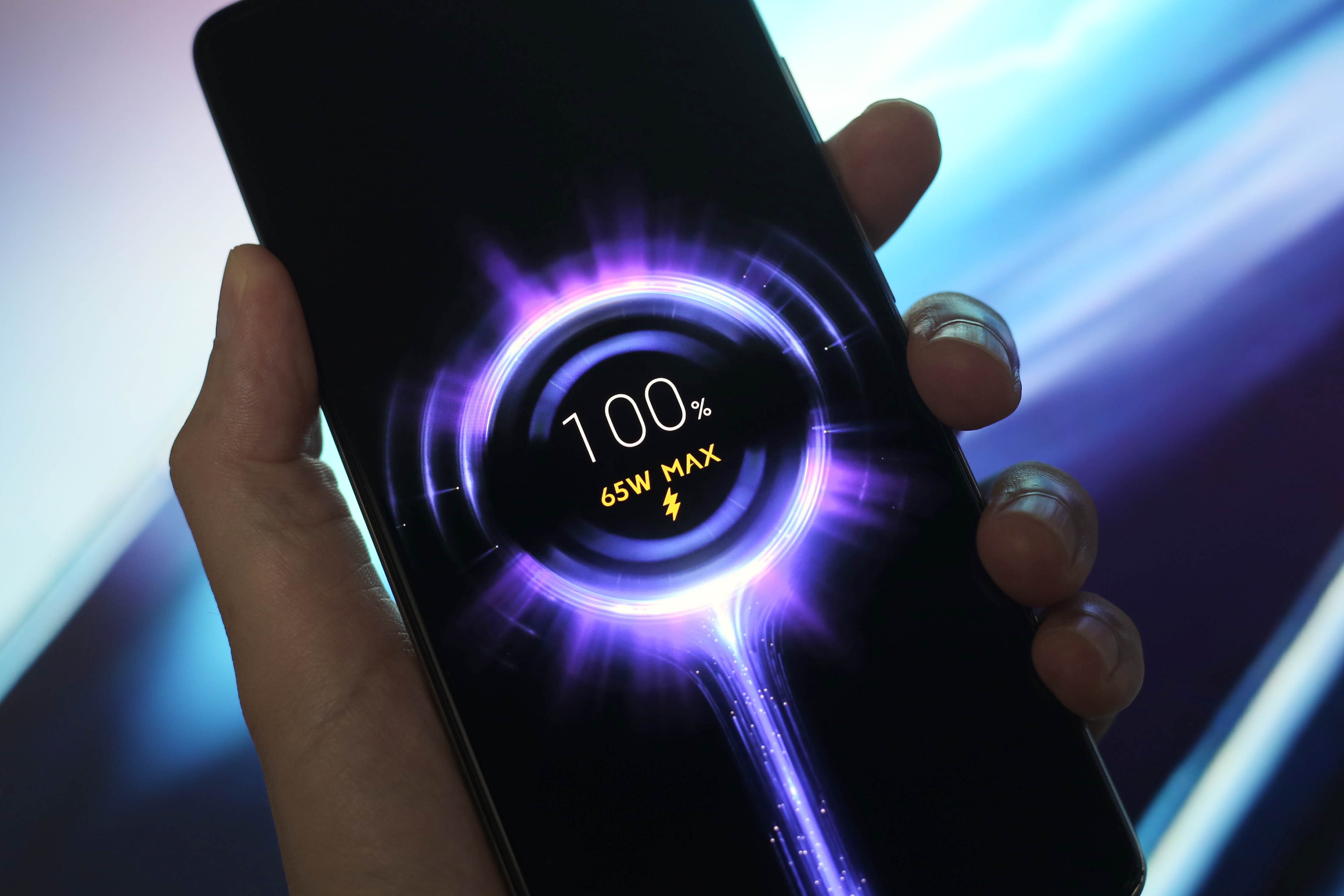 朝起きたら電池切れに対応する65W以上の超急速充電が可能なスマートフォンたち