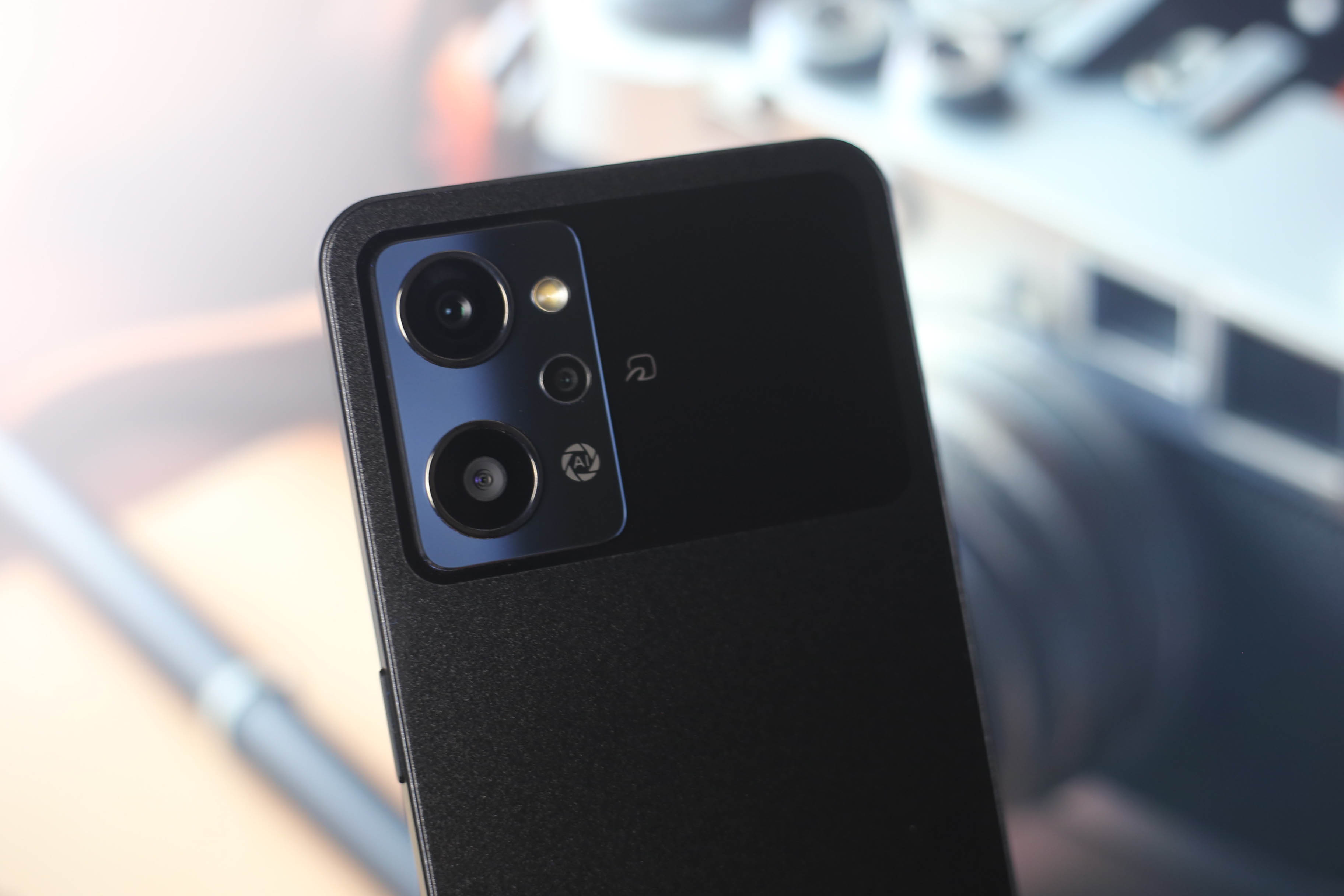 OPPO Reno9 Aのカメラ画質を無料で向上させる