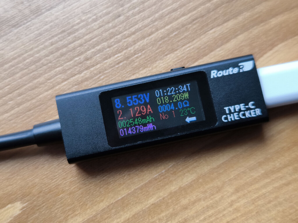 Anker Nano Power Bank USB-CからUSBケーブルで充電