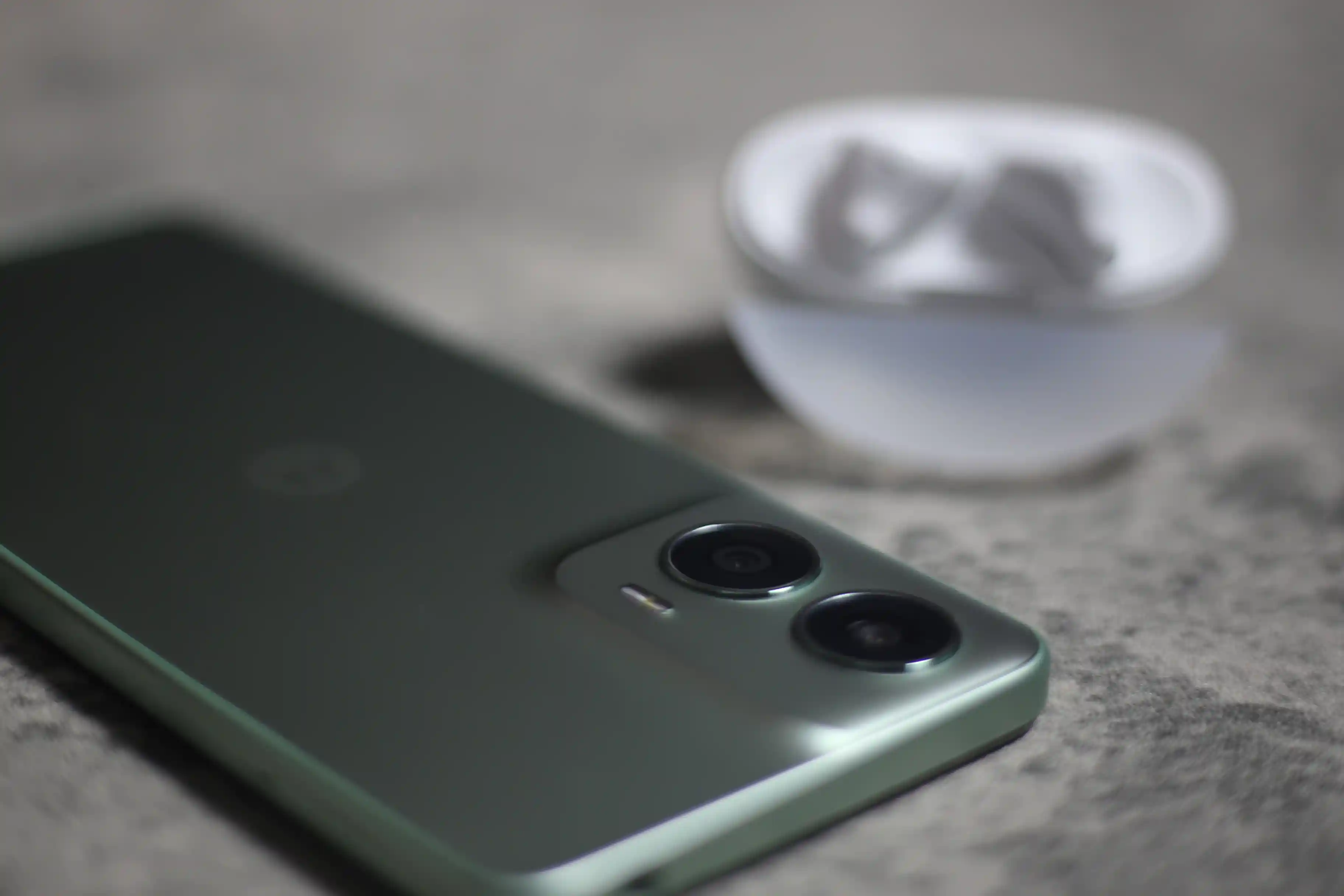 moto g24とOPPO Enco Air3i