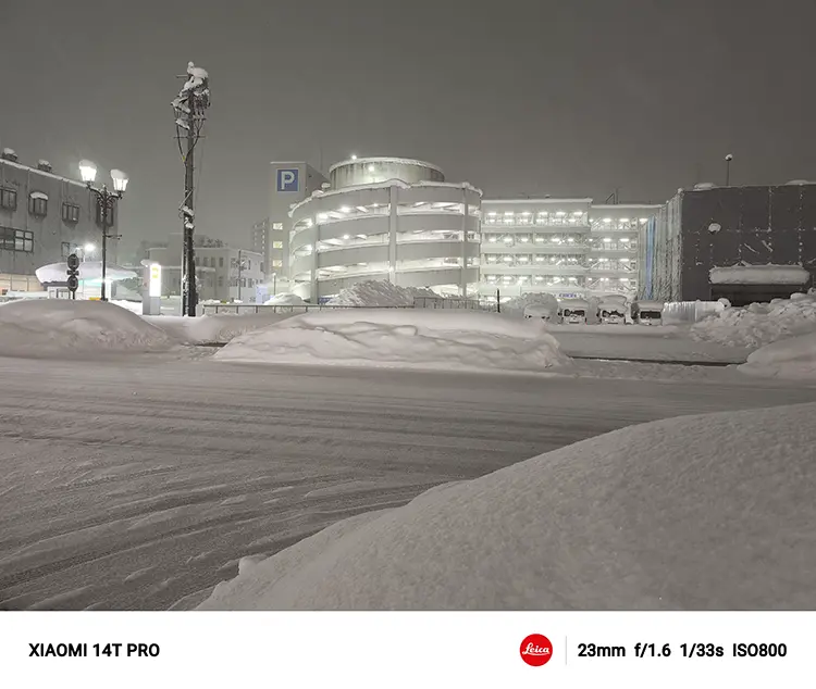 雪の立体駐車場