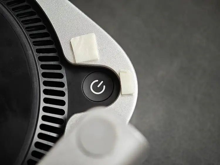 スタンドに両面テープ