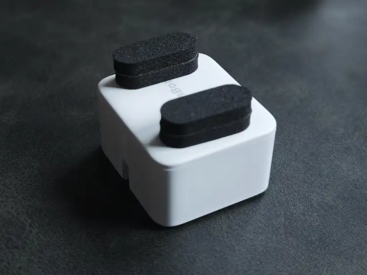 指ロボットにクッションスポンジ