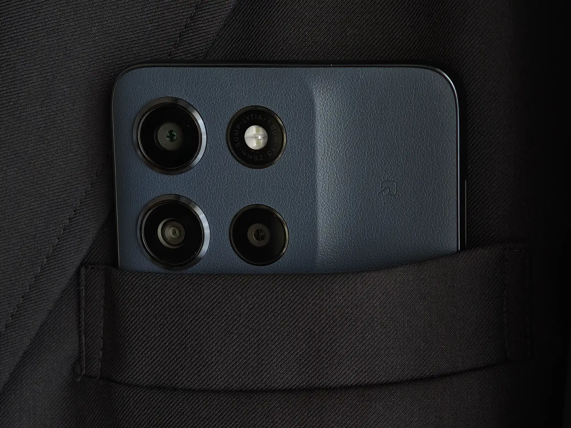 ポケットに入れたmoto g66j 5G