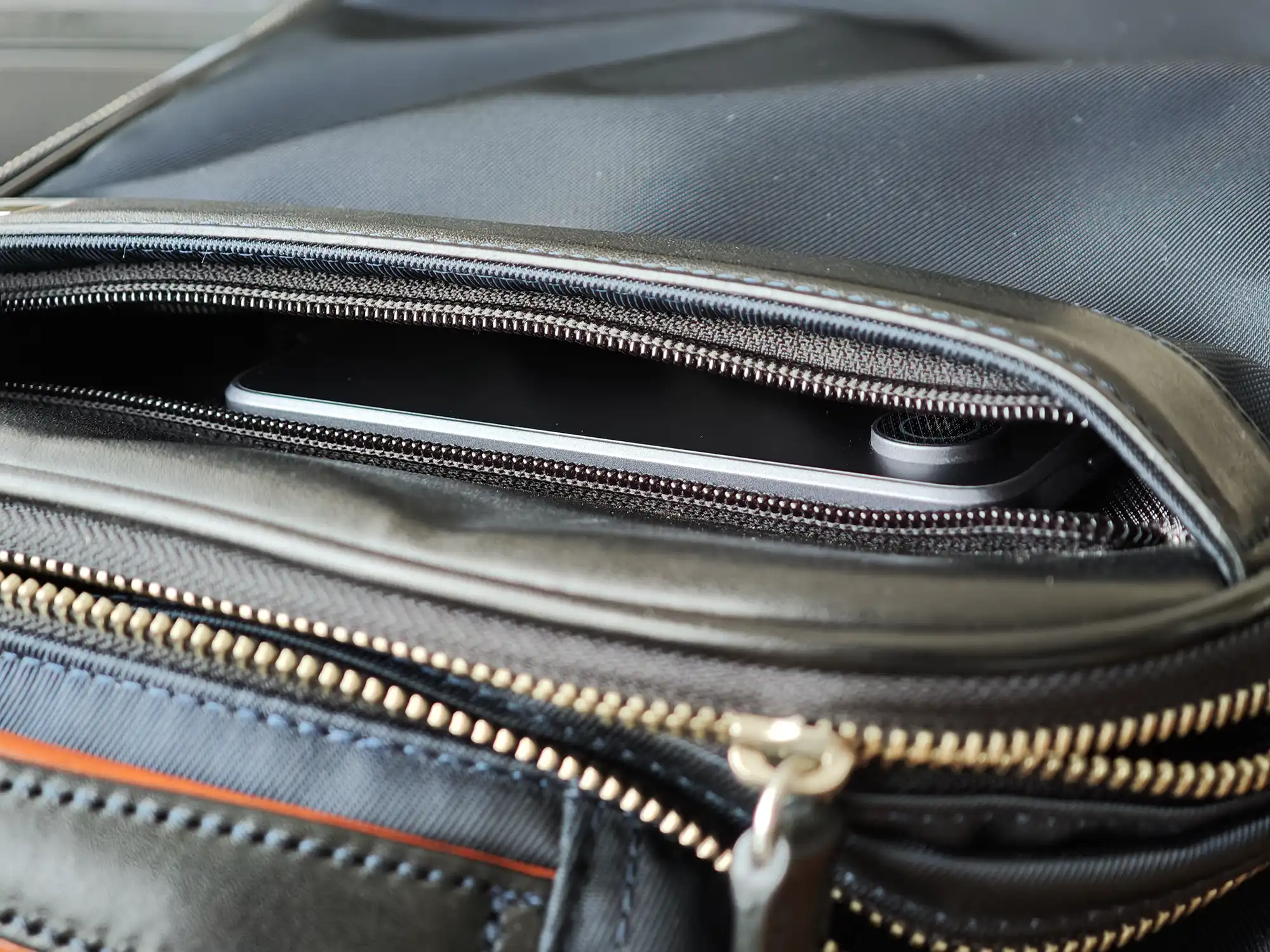 カバンに入れたタブレット