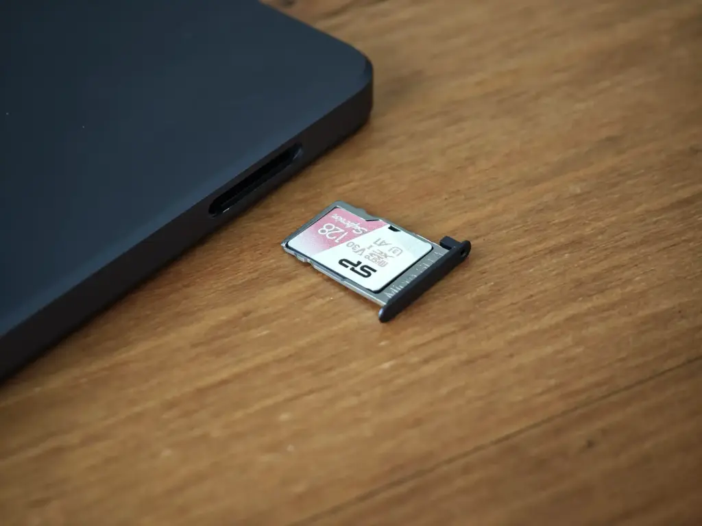 Micro SDカードスロット