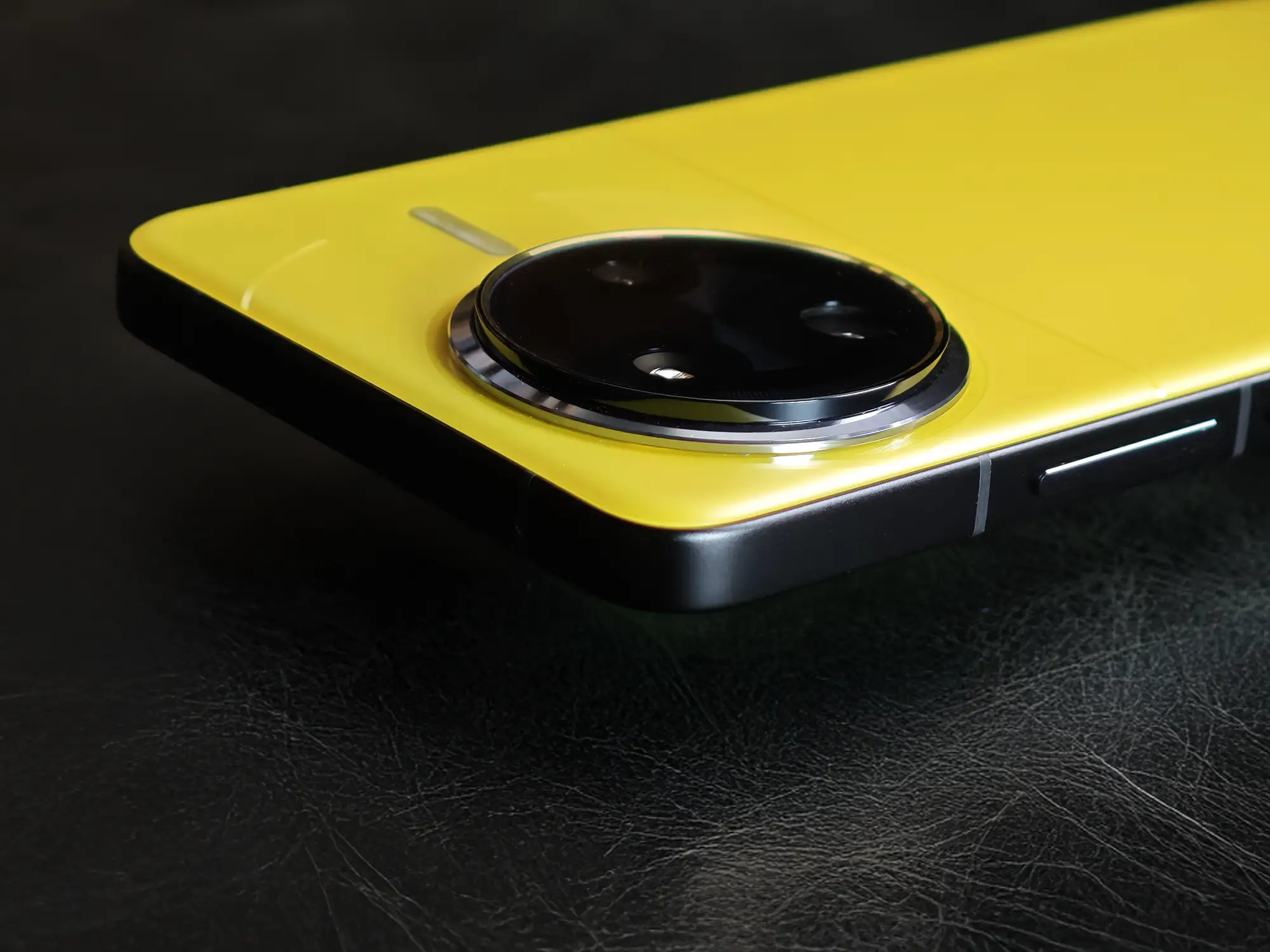 POCO F7 Ultra外観2