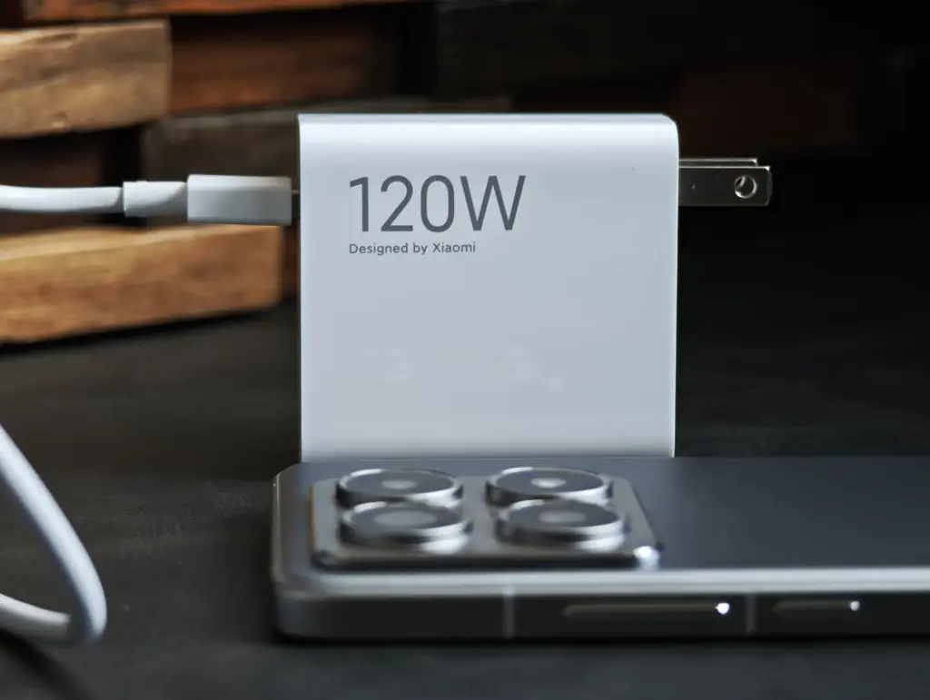 Xiaomi 14T Pro 本体 充電器等付属 Xiaomi 14T Proに『Qi2』認証のワイヤレス充電器と非認証の