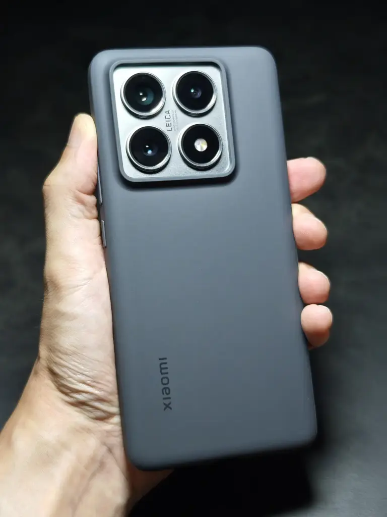 手に持ったケース