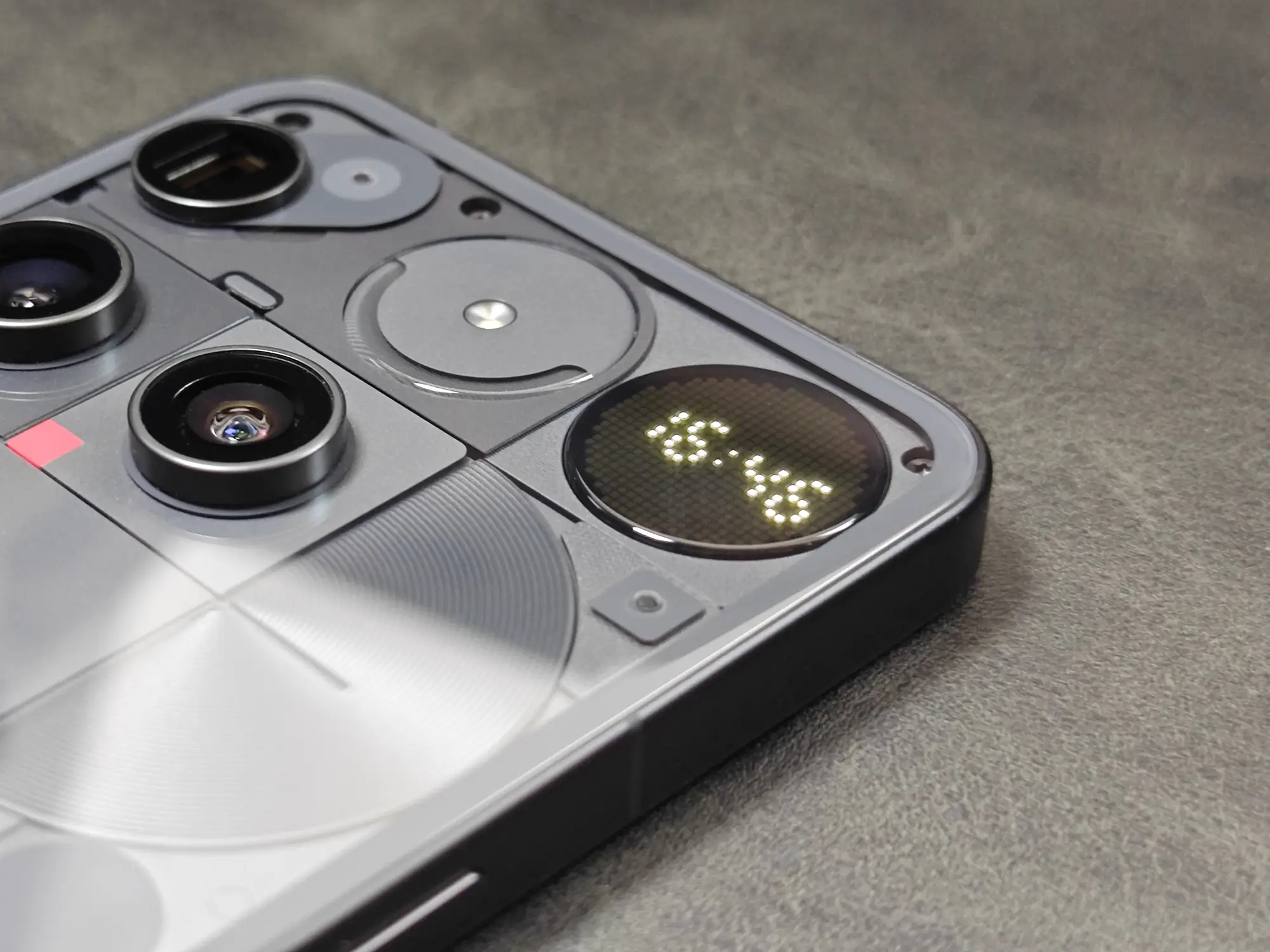 Glyphディスプレイ