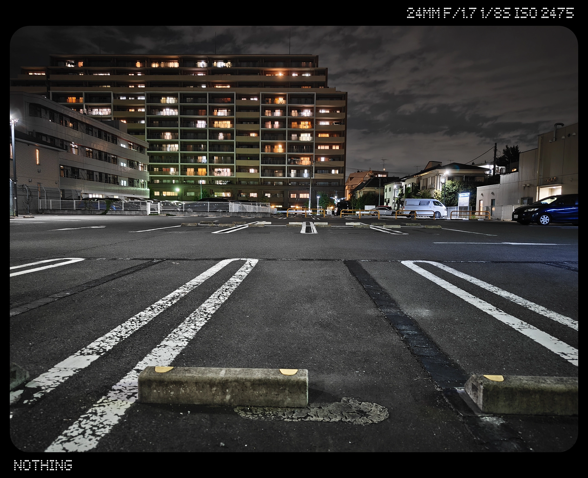夜の駐車場