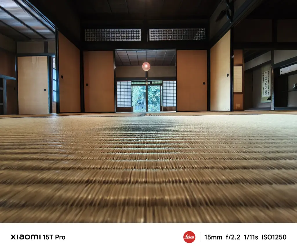 Xiaomi 15T Proで撮影した古民家の畳部屋（15mm超広角、低照度ローアングル作例）