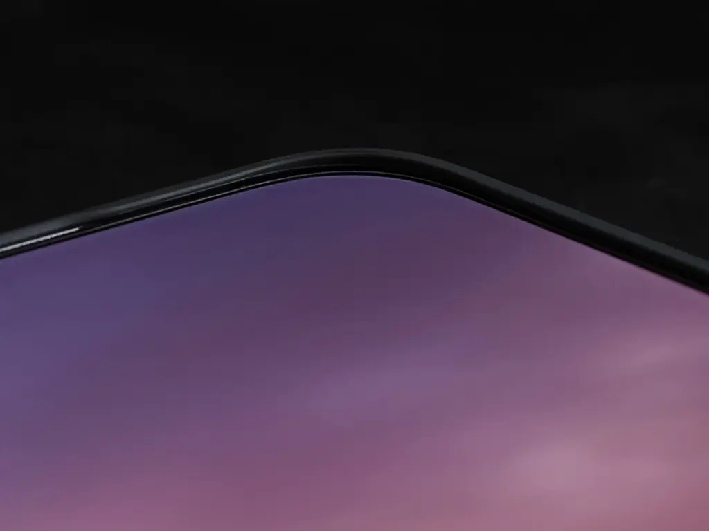 Xiaomi 15Tに付属ケースを装着してディスプレイ部分を撮影