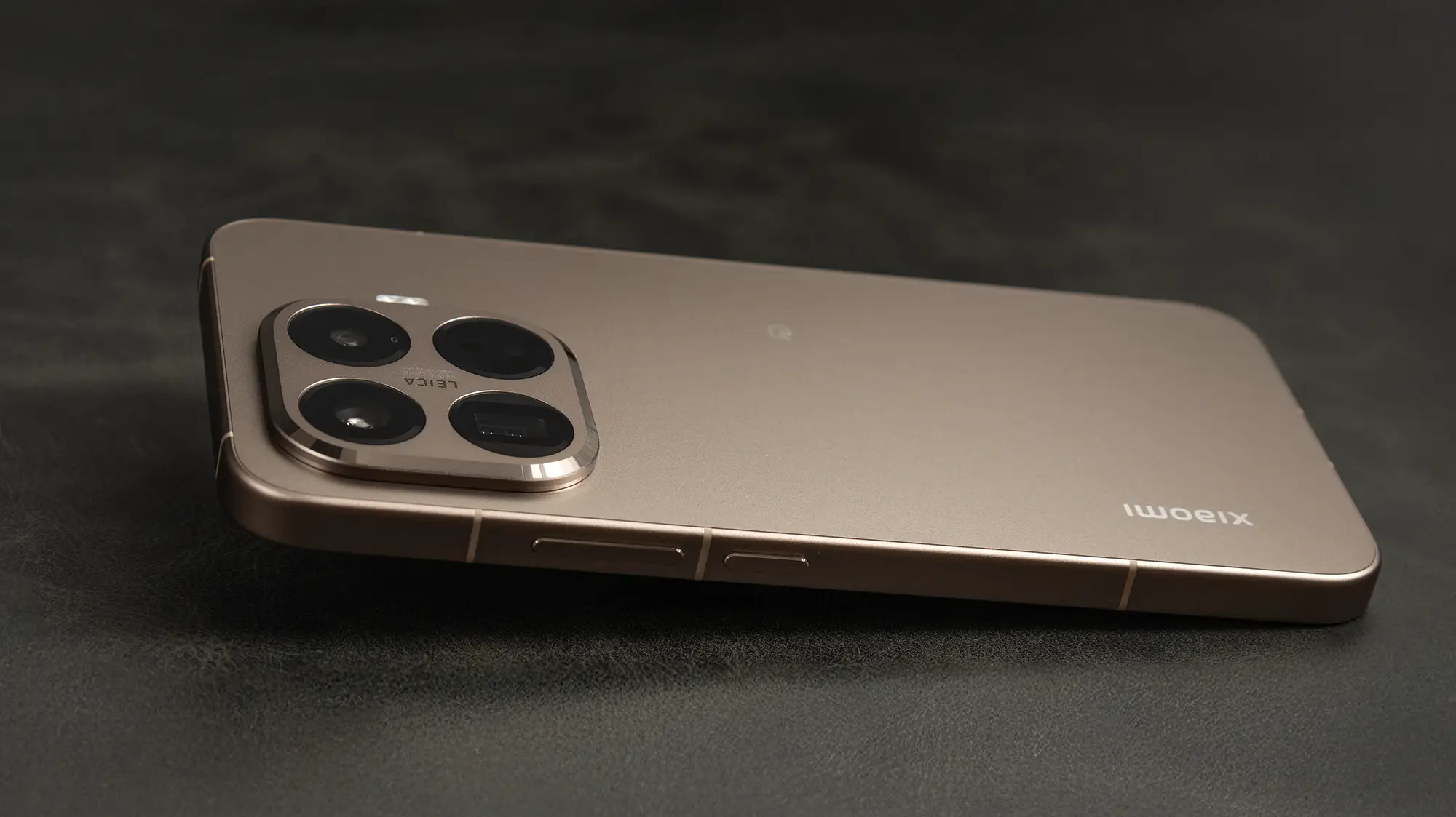 Xiaomi 15T Pro横から