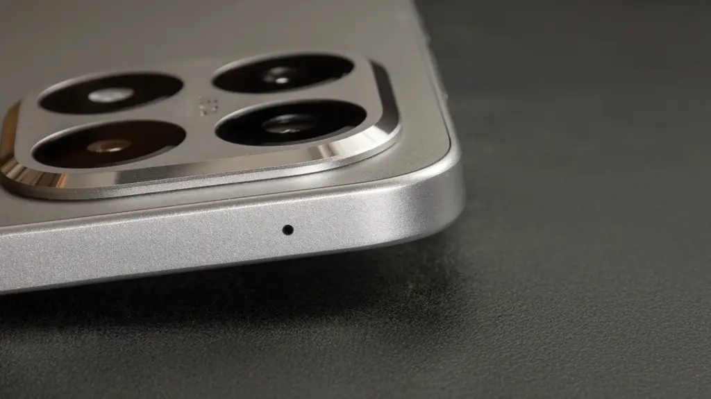 Xiaomi 15Tの上フレーム部分