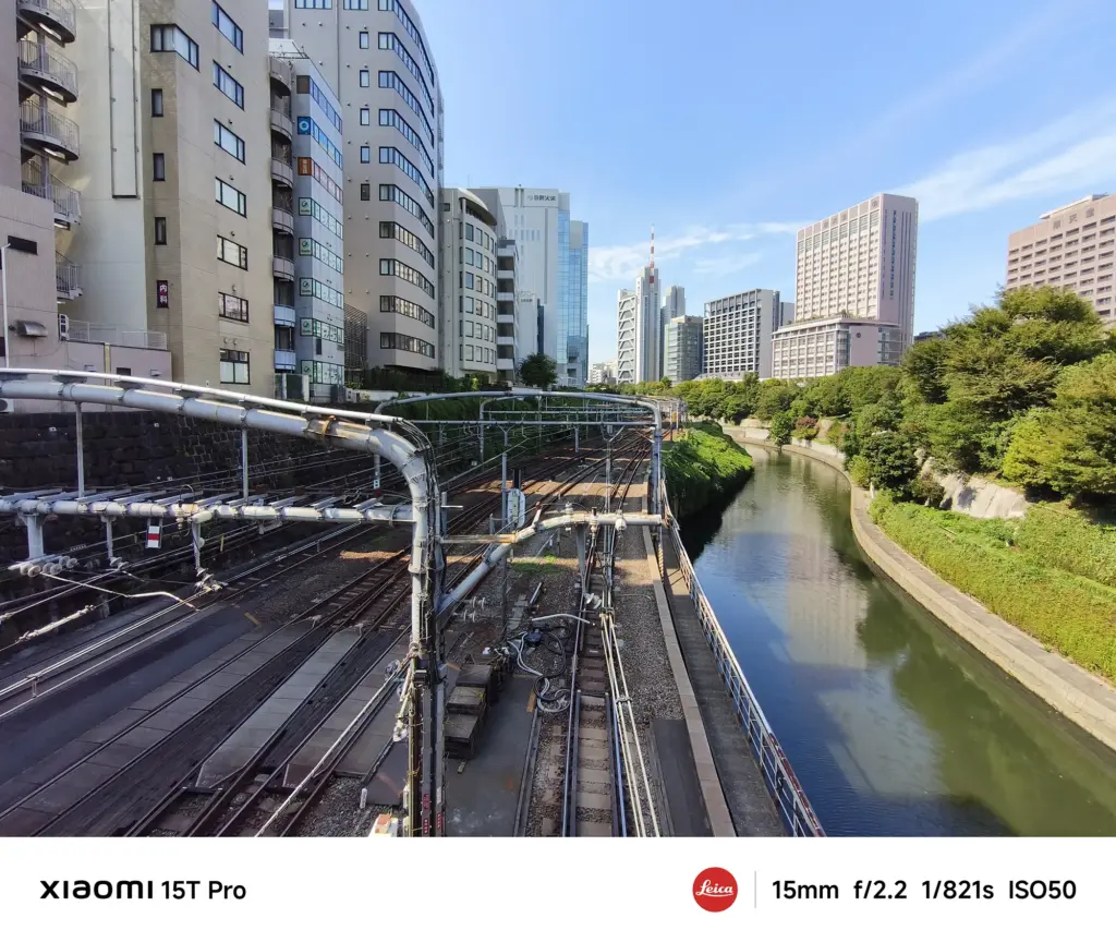 Xiaomi 15T Proの望遠115mm作例：鉄道と高層ビルが圧縮された御茶ノ水の街並み