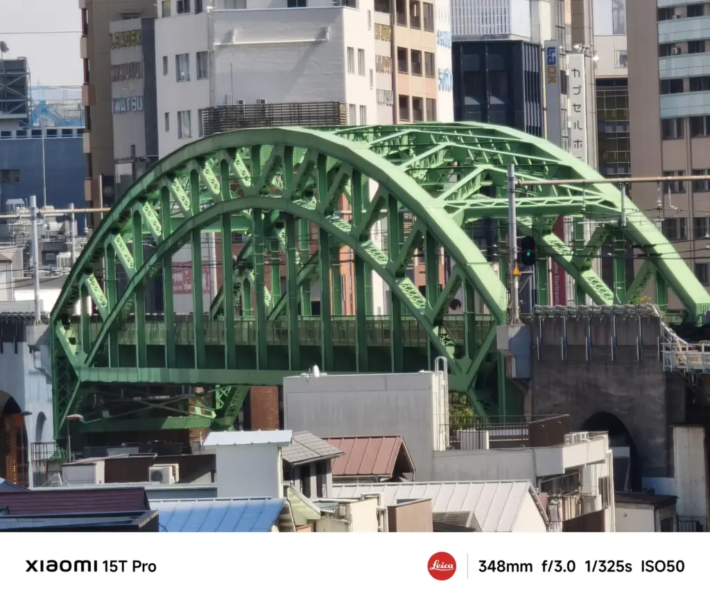 Xiaomi 15T Proで撮影した松住町架道橋の超々望遠クローズアップ（348mmズーム作例）