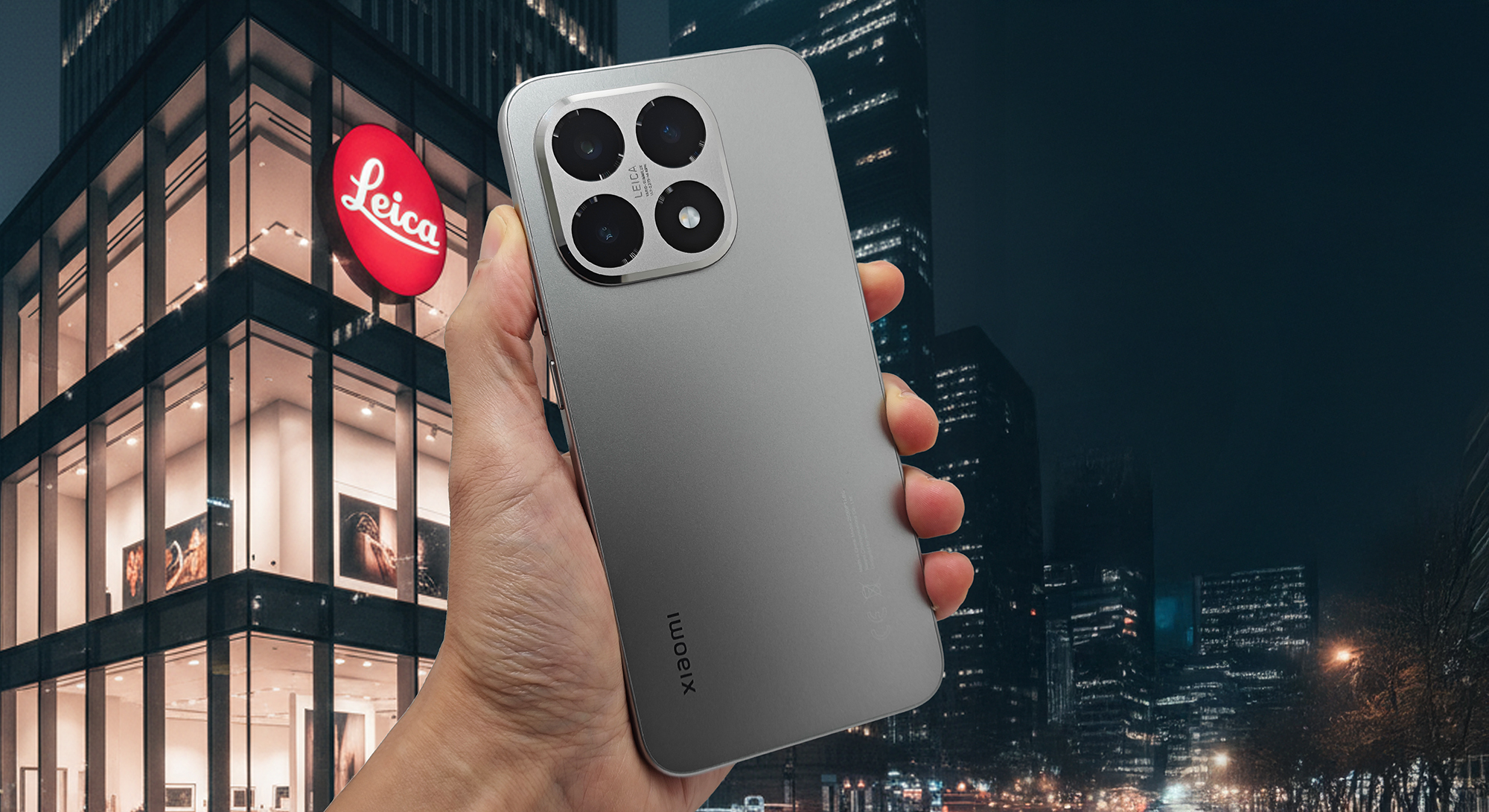 夜のLeicaギャラリーの前で手に持ったXiaomi 15T