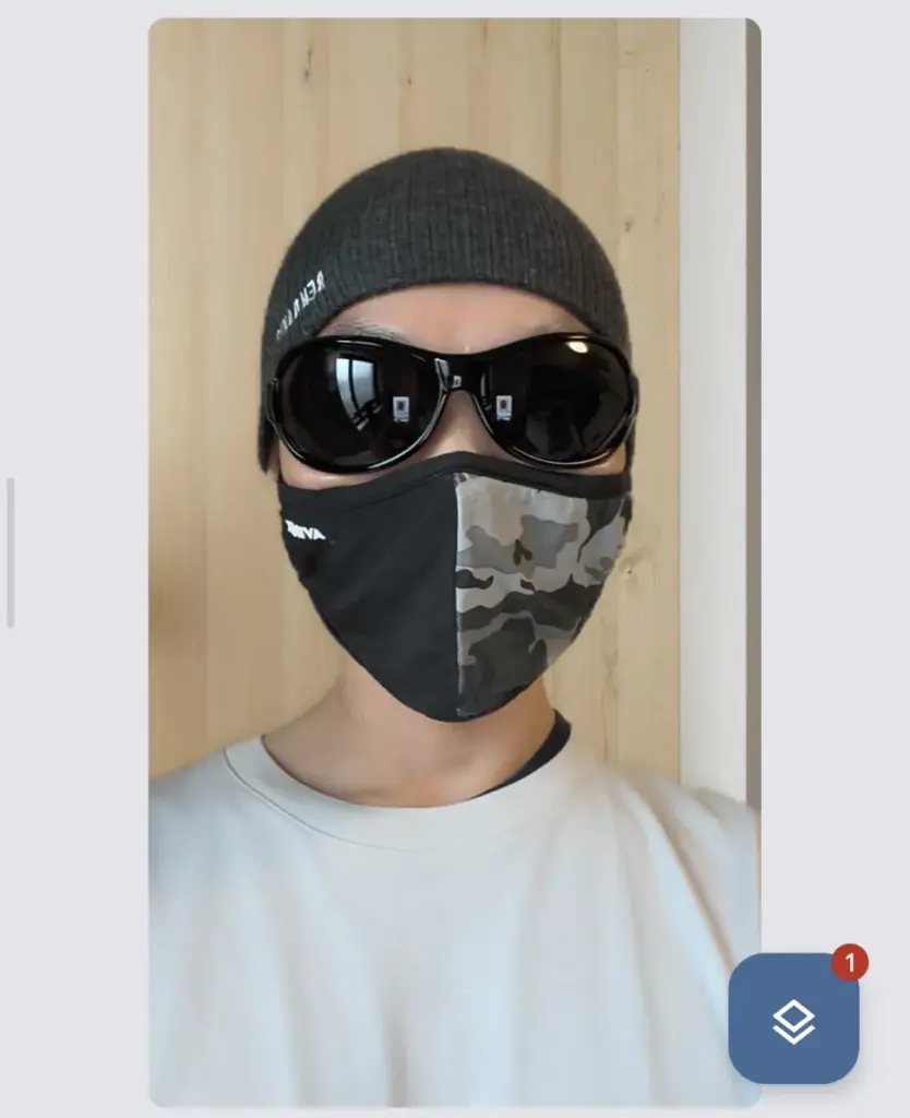 Xiaomi 15T ProのフロントカメラでGoogle Meet利用。背景は木目の壁