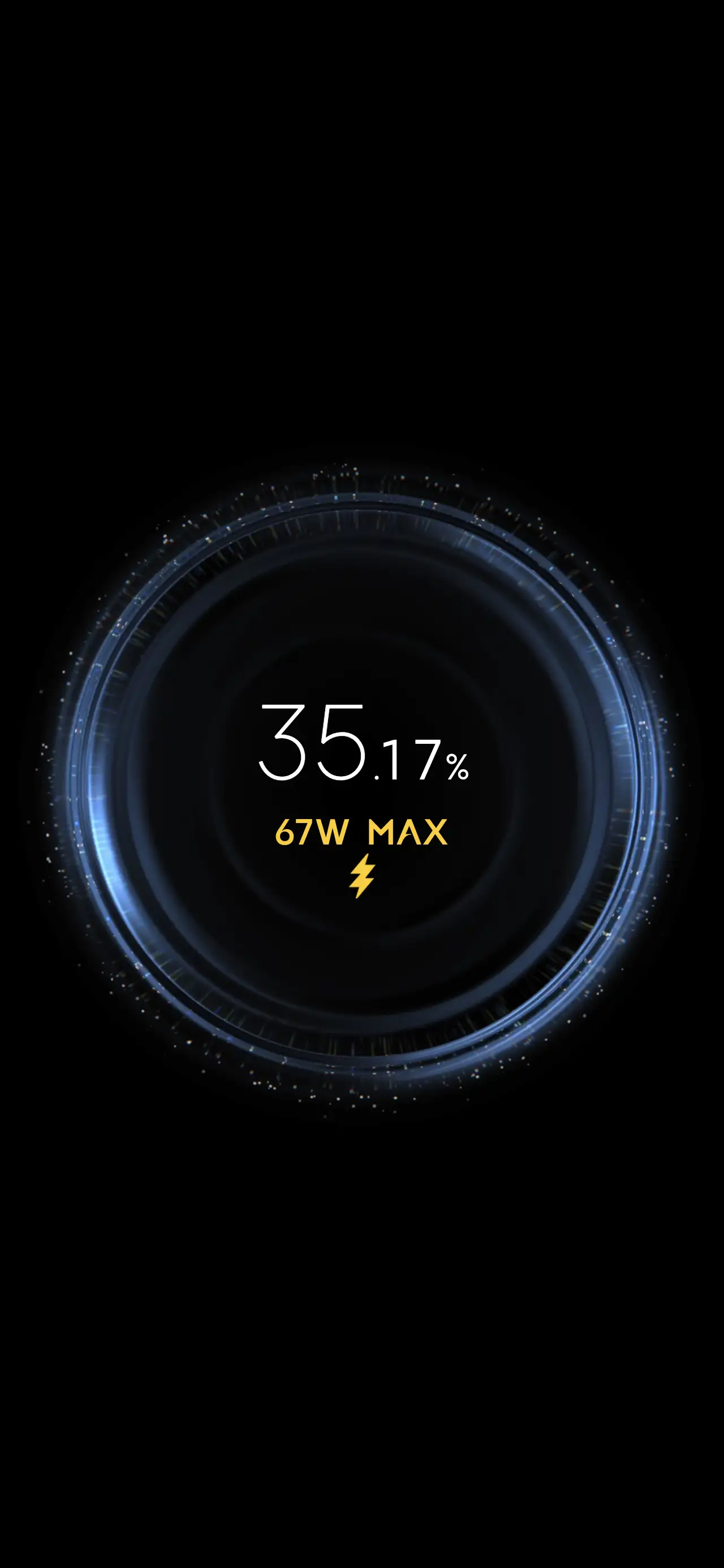スマートフォンの画面に表示された高速充電中のアニメーション。黒い背景の中央に、青く光るリングが表示されており、現在のバッテリー残量を示す「35.17%」の数字と、最大充電電力「67W MAX」の文字、そして稲妻のアイコンが表示されている。