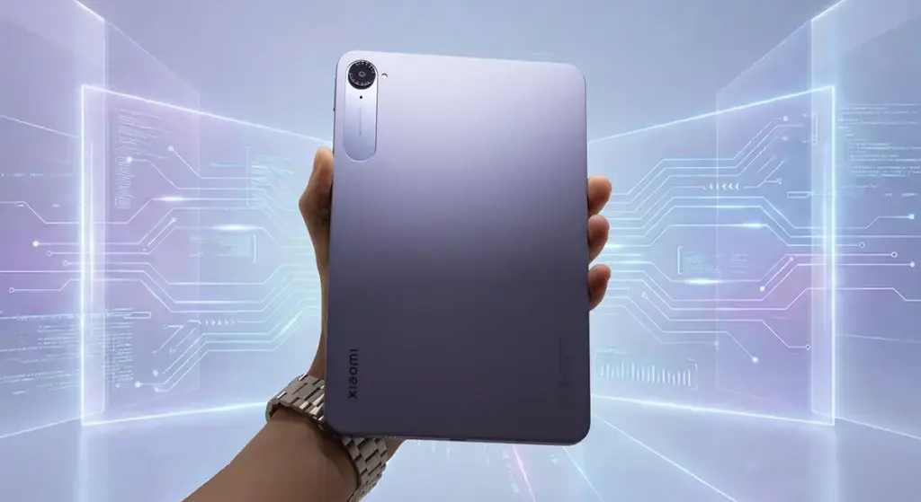 手に持ったパープルのXiaomi Pad Mini。紫色でデジタル調の背景