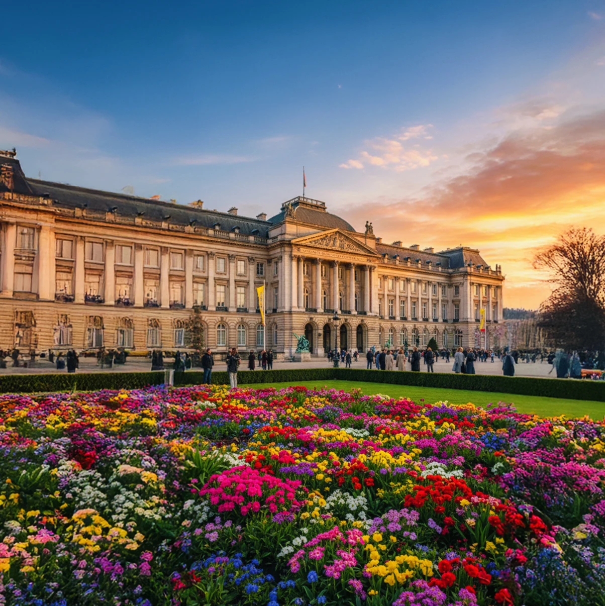 花畑の鮮やかな色彩を強調した構図で、背景に宮殿が広がる夕景。空のグラデーションと建物の陰影が美しい。