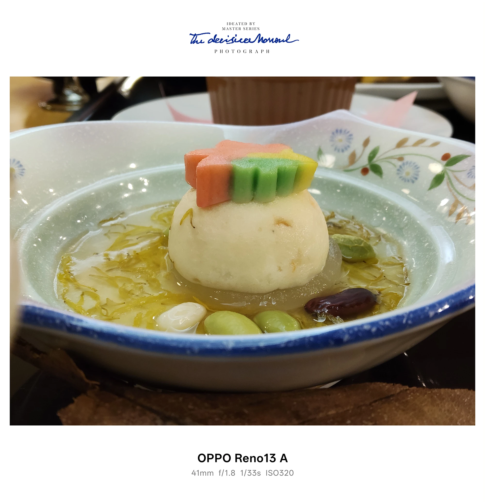 OPPO Reno13 Aで撮影した、白い餅菓子を中心にした和デザート（彩りの生菓子トッピング）