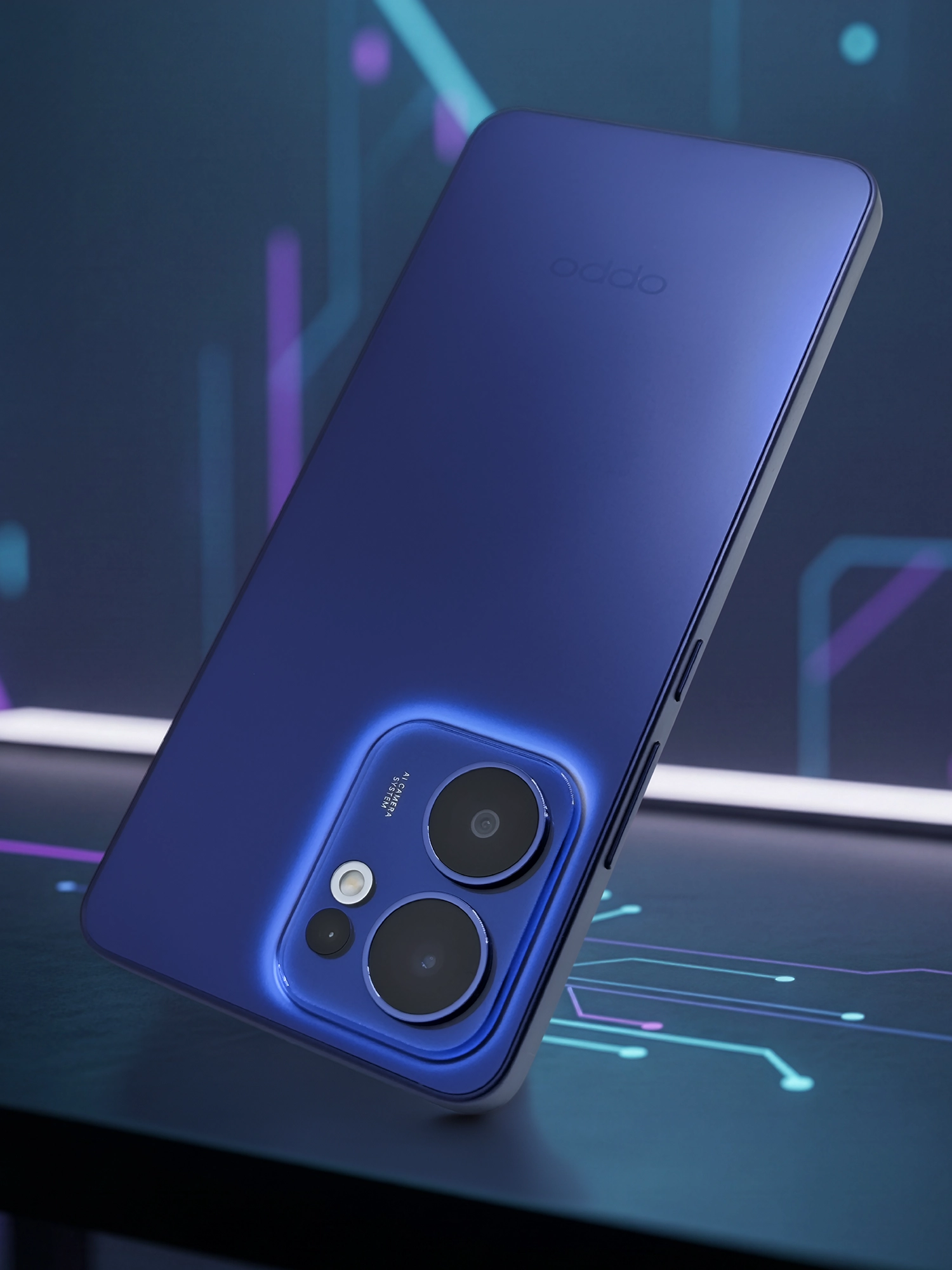 OPPO Reno13 Aを逆さまに立たせた状態で、カメラユニット側を強調した背面画像