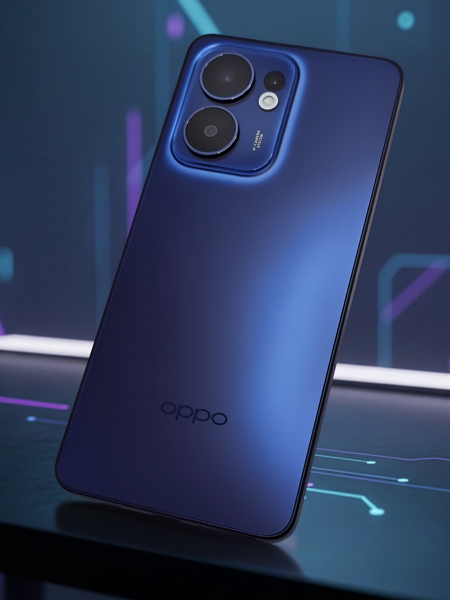 OPPO Reno13 Aの背面デザインとカメラユニットの外観画像