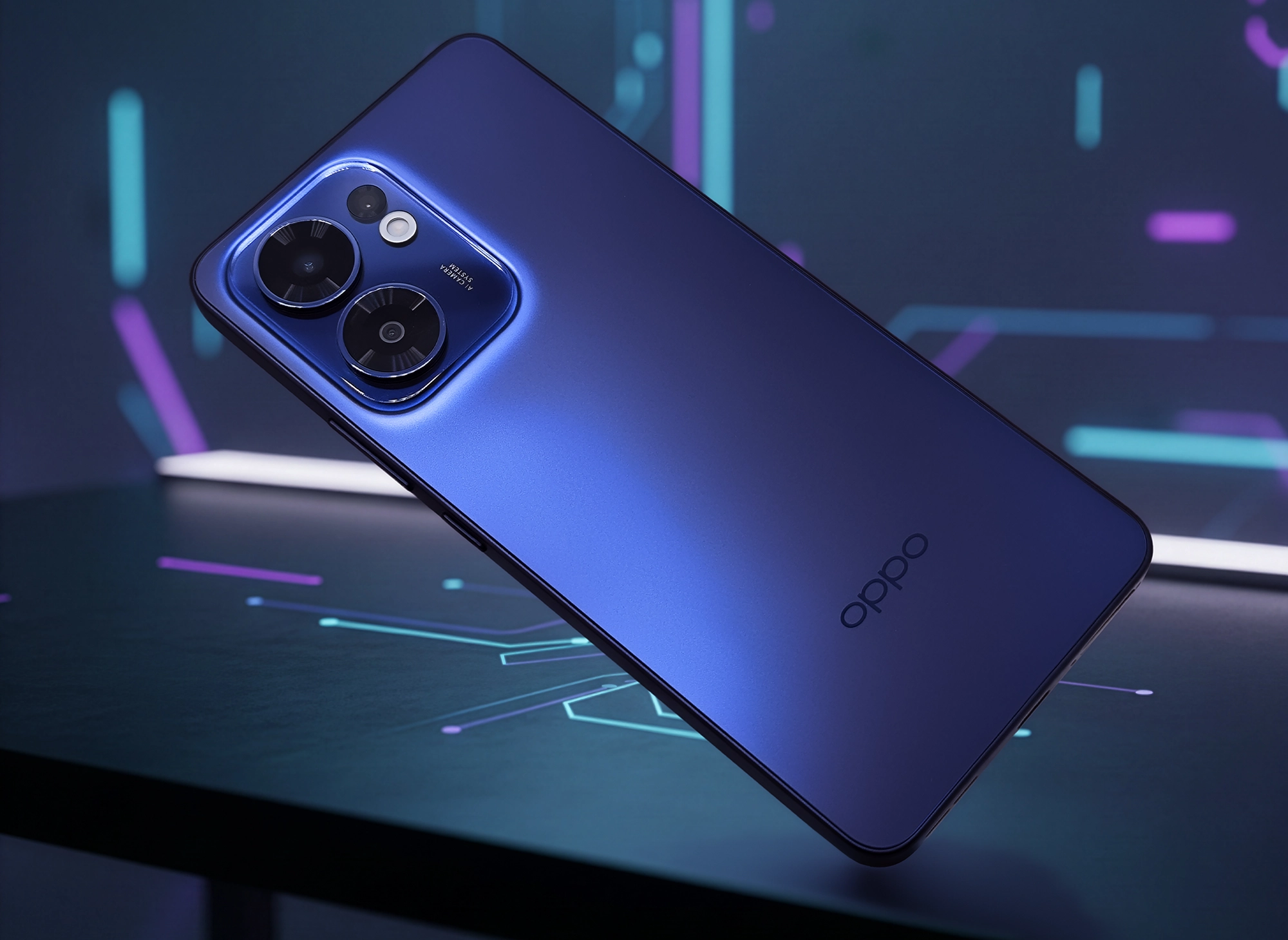 OPPO Reno13 Aの背面デザインを斜めから捉えた製品画像