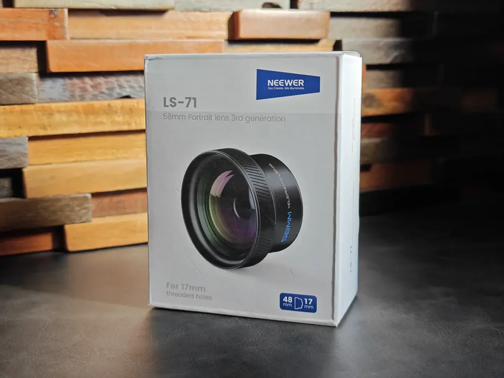 NEEWER LS-71 58mm Portrait lens 3rd generation（第3世代）の製品パッケージ。17mmネジ対応の表記がある外箱。