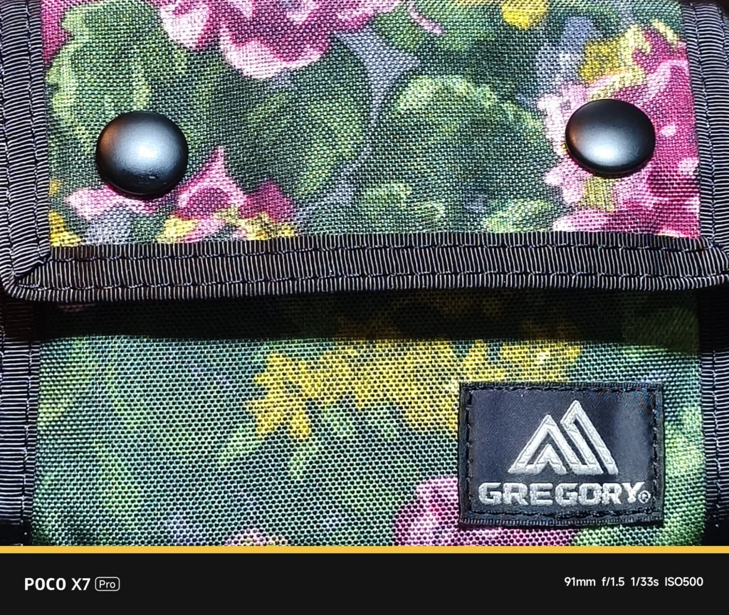 POCO X7 Proのデジタルズーム（91mm相当）で捉えたポーチのディテール。望遠レンズ非装着時のデジタル処理による鮮明さ。