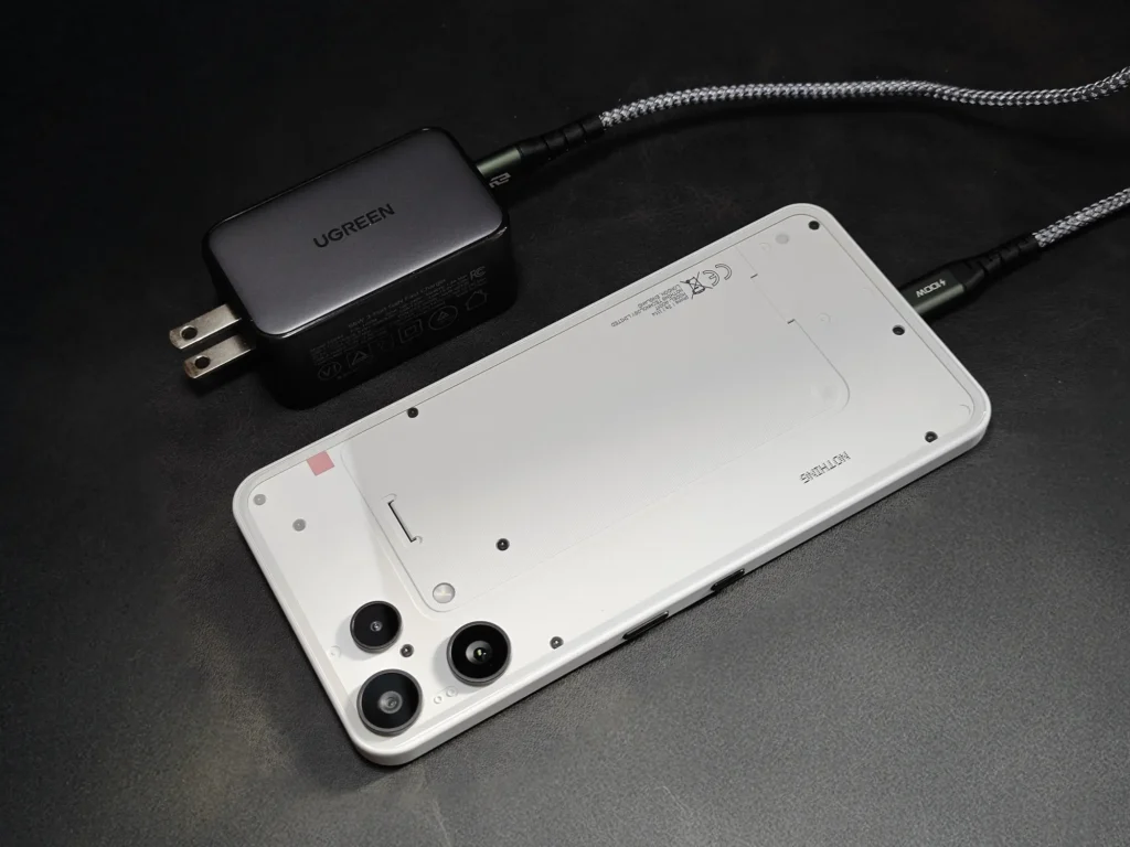 Nothing Phone 3a Lite と UGREEN 製充電器。急速充電のサードパーティ互換性テスト。