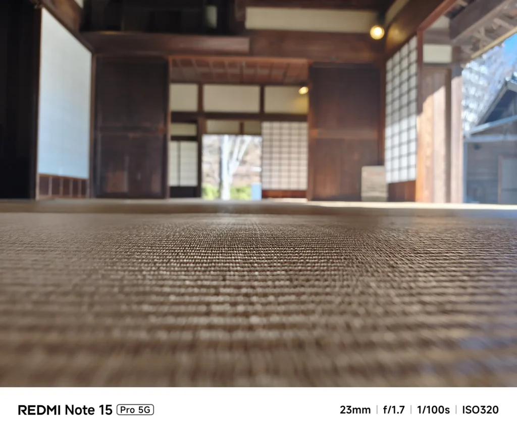 Redmi Note 15 Pro 5G メインカメラで撮影した伝統的な日本家屋の和室。畳の質感と障子越しの柔らかな光の諧調テスト。