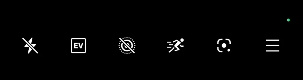 OPPO Find X9のカメラUI上部に表示されるクイック設定バー。EV補正や動体撮影モードなど、直感的に操作可能なアイコンが配置されている。
