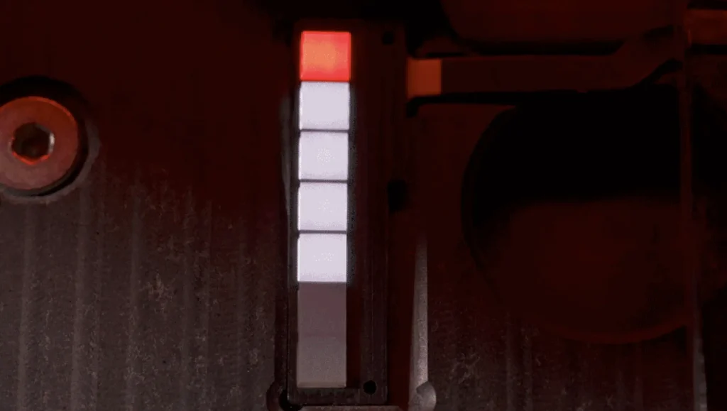 Nothing Phone (4a)のGlyph Bar点灯イメージ。スクエアライトと録画用ライトを示すクローズアップ