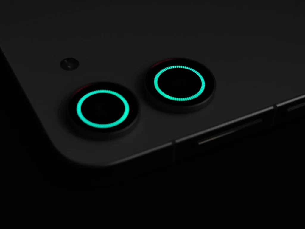 POCO X8 Pro カメラリング発光機能 通知連動のライトエフェクト（シアン）