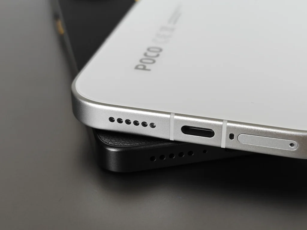 POCO X8 Pro フレームと底面の質感 フラットエッジと高精度な加工